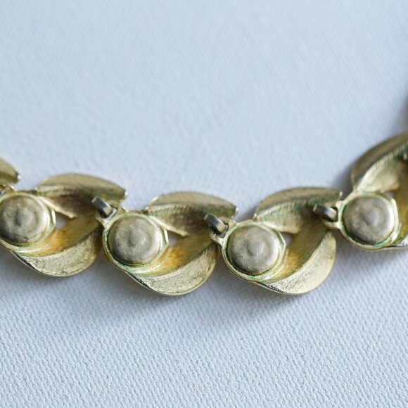 Vintage Gold Tone  an Faux Pearl Articulated Choker - Picture 8 of 8